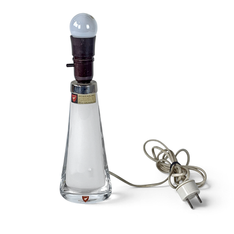 CARL FAGERLUND. Bordslampa, glas, RD 1566, Orrefors. på auktion hos Roslagens Auktionsverk