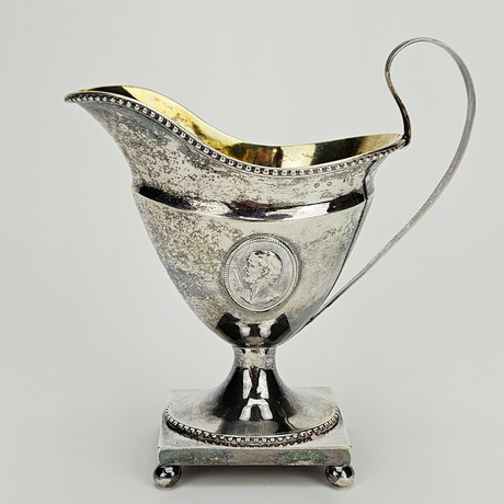 GRÄDDKANNA, sengustaviansk, Sverige, 1800, vikt ca. 225 gram. på auktion hos Auktionshuset Thörner & Ek