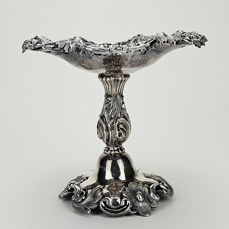 FAT PÅ FOT, silver, Carl Linderoth, verksam 1874-1898(1901), Motala 1889, total vikt ca. 249 gram. på auktion hos Auktionshuset Thörner & Ek