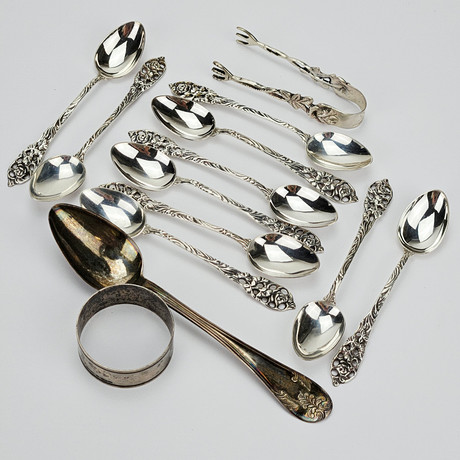 SILVERFÖREMÅL, 13 delar, vikt ca. 109 gram. på auktion hos Auktionshuset Thörner & Ek