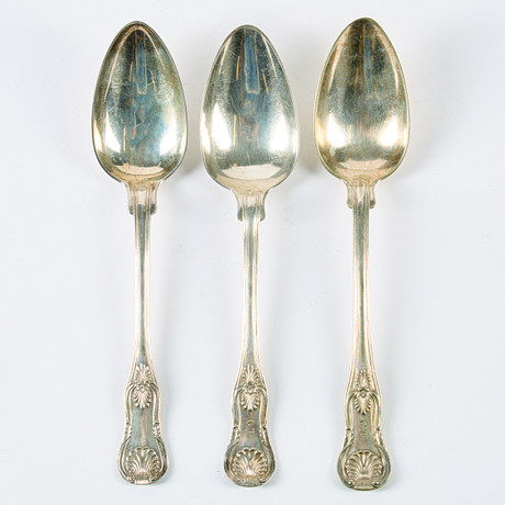 SKEDAR. Silver, "Engelsk snäck", 3 st, 1800-talets mitt. på auktion hos Uppsala Auktionskammare