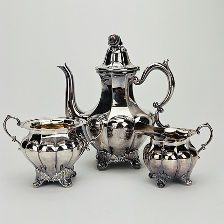 KAFFESERVIS, 3 delar, rokokostil, G. Ohlsson, Ronneby 1934, silver, vikt ca. 1351 gram. på auktion hos Auktionshuset Thörner & Ek