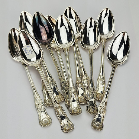 MATSKEDAR, 12 st, silver, "Engelsk snäck", Adolf Lilja, verksam 1842-1863, Stockholm 1860-1861, vikt ca. 555 g på auktion hos Auktionshuset Thörner & Ek