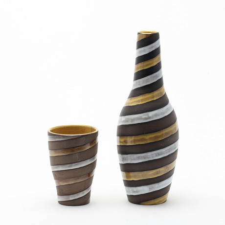INGRID ATTERBERG. Vaser 2 st, Upsala-Ekeby, "Spiral", 1950-tal. på auktion hos Uppsala Auktionskammare