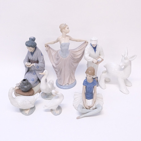 FIGURINER, ÅTTA STYCKEN, BL.A ROYAL COPENHAGEN, LLADRO. på auktion hos Björnssons Auktionskammare