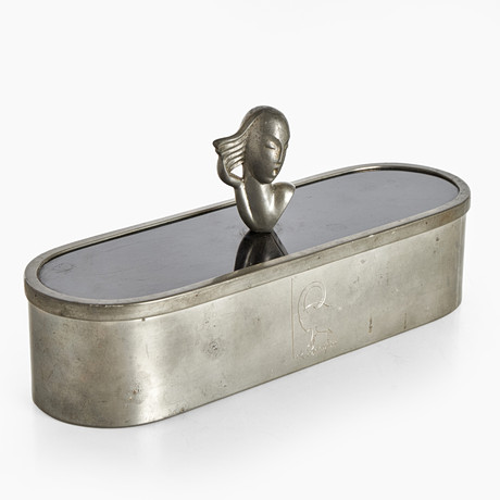 CARL-EINAR BORGSTRÖM (SVERIGE, 1914–1981). Spelskrin, lock med dekor av kvinnofigur, tenn, fackinredning med s på auktion hos Crafoord Auktioner Stockholm