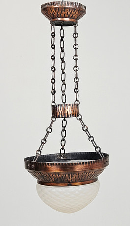 AMPEL, koppar och glas, 1900-talets första hälft, höjd ca. 70 cm. på auktion hos Auktionshuset Thörner & Ek
