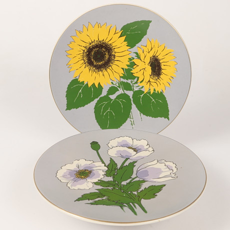 FAT, 2 stycken, porslin med blomstermotiv, Arabia, Finland. på auktion hos Helsingborgs Auktionskammare