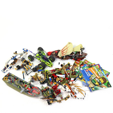 LEGO, div figurer och lösa bitar, nutida. på auktion hos Höganäs Auktionsverk
