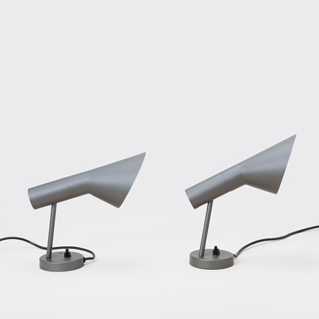 ARNE JACOBSEN. Vägglampor, ett par, "AJ", Louis Poulsen, Danmark. på auktion hos Göteborgs Auktionsverk