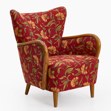 FÅTÖLJ, Mönstrad textil. Armstöd i alm. 1940/50-tal. Swedish Modern. på auktion hos Crafoord Auktioner Stockholm