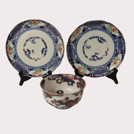 SKÅL & SKÅLFAT. Japan, underglasyrblått måleri, Meiji (1868-1912). på auktion hos Limhamns Auktionsbyrå
