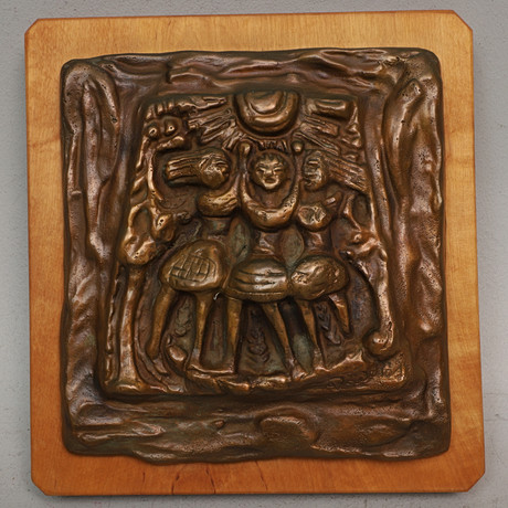 ALLAN JÄDERÅS. Väggskulptur, brons på träplatta, figurkomposition, signerad. på auktion hos Ekenbergs Auktioner