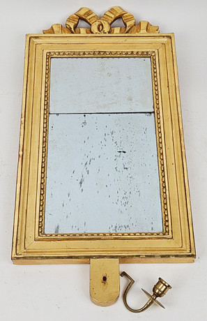 SPEGELLAMPETT, sengustaviansk, med otydlig hallstämpel, 1800-talets första hälft. på auktion hos Auktionshuset Thörner & Ek