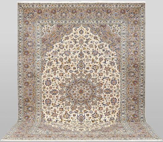 ORIENTMATTA. Ljus Keshan fine korkull, 350 x 260 cm. på auktion hos Gomér & Andersson Linköping