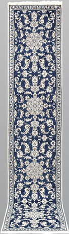 ORIENTMATTA. Nain gallerimodell, 393 x 78 cm. på auktion hos Gomér & Andersson Linköping