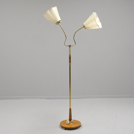 GOLVLAMPA, 1930/40-TAL. på auktion hos Björnssons Auktionskammare