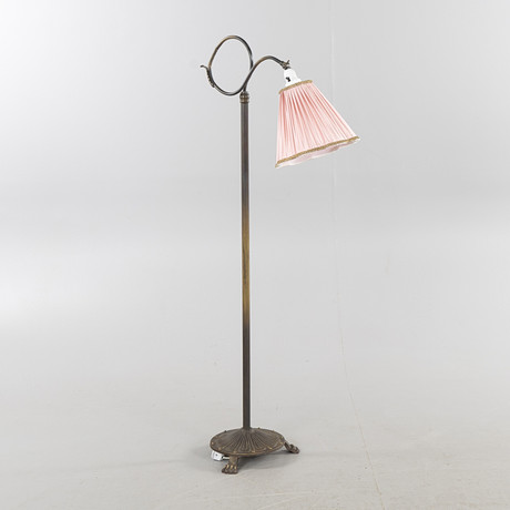 GOLVLAMPA, märkt 8405, 1900-talets första hälft. på auktion hos Stockholms Auktionsverk Helsingborg