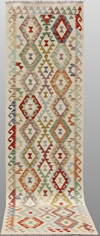 ORIENTMATTA. Kelim klassisk design, gallerimodell, 295 x 83 cm. på auktion hos Gomér & Andersson Linköping