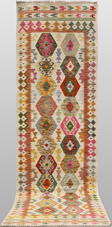 ORIENTMATTA. Kelim klassisk design, gallerimodell, 297 x 90 cm. på auktion hos Gomér & Andersson Linköping