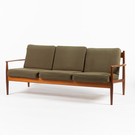 GRETE JALK. Soffa, 3-sits modell "118", teak, France & Son, Danmark, formgiven 1958. på auktion hos Stockholms Auktionsverk Helsingborg