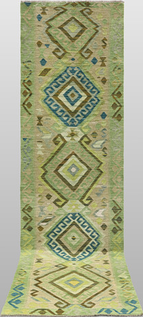 ORIENTMATTA. Kelim klassisk design, gallerimodell, 294 x 87 cm. på auktion hos Gomér & Andersson Linköping