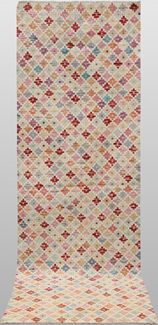 ORIENTMATTA. Kelim klassisk design, gallerimodell, 238 x 79 cm. på auktion hos Gomér & Andersson Linköping