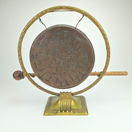 GONGGONG, metall, 1900-tal. på auktion hos Auktionshuset Thörner & Ek