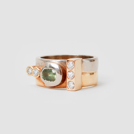 RING, 18k guld, diamanter ca 0,35ct, grön safir, vikt ca 17 gram, ADA, Göteborg 2006. på auktion hos Göteborgs Auktionsverk
