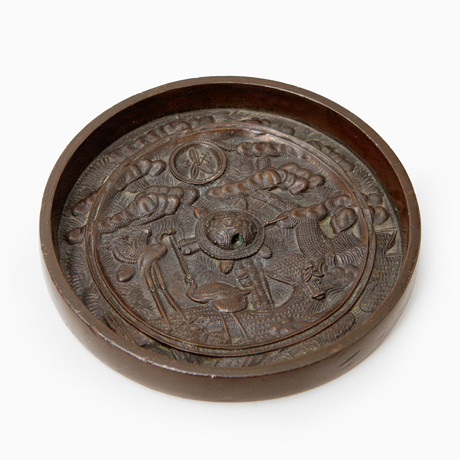 SPEGEL, brons, Japan, 1800-tal. på auktion hos Göteborgs Auktionsverk