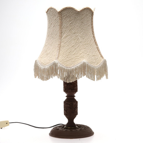BORDSLAMPA, konstmassa, Polen 1970/80-tal. på auktion hos Örebro Stadsauktioner
