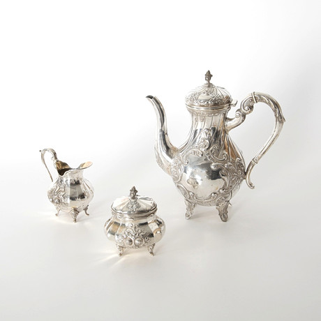 KAFFESET I SILVER, 3 delar, Kaffekanna, gräddkanna och sockerskål. på auktion hos Auktionsverket Engelholm
