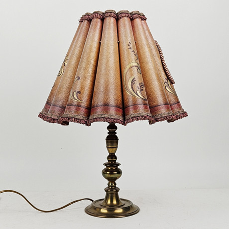 BORDSLAMPA, mässing, 1900-talets första hälft. på auktion hos Auktionshuset Thörner & Ek