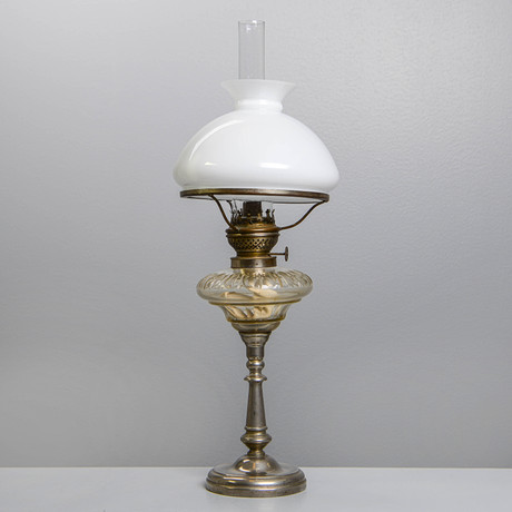 FOTOGENLAMPA, 1900-talets tidigare del. på auktion hos Formstad Auktioner