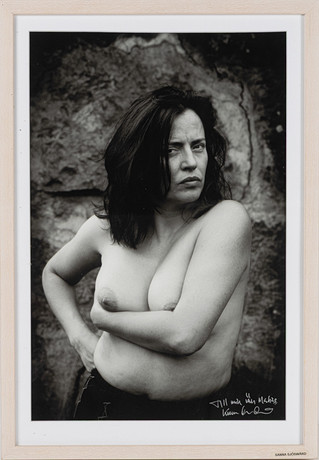 SANNA SJÖSWÄRD. Amanda Ooms, pigment print. på auktion hos Stockholms Auktionsverk Helsingborg