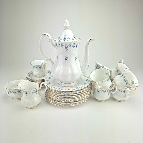 KAFFESERVIS, 24 delar, porslin, "Memory Lane", Royal Albert, England. på auktion hos Auktionshuset Thörner & Ek