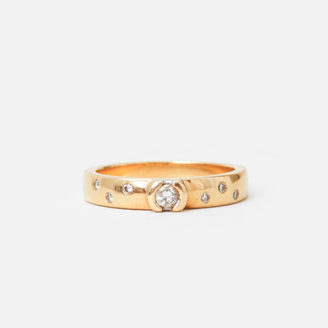 RING, 18k guld med diamanter, mittsten ca 0,08ct, vikt ca 4,8 gram. på auktion hos Göteborgs Auktionsverk
