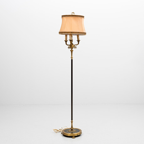 GOLVLAMPA, metall och mässing 1900-talets första hälft. på auktion hos Auktionshuset Kolonn