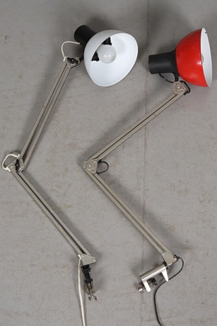 SKRIVBORDSLAMPA, Modell P12, 2 st, Lival, Finland. på auktion hos Örebro Stadsauktioner
