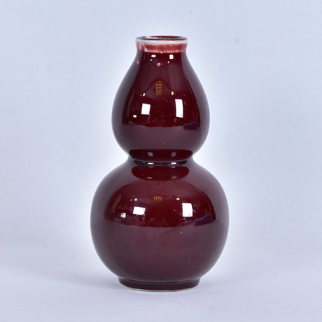 VAS, porslin, Kina, Kangxi-stil, 1900-tal. på auktion hos Halmstads Auktionskammare
