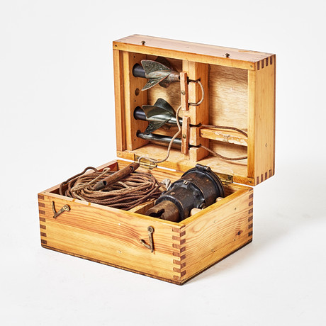 WOODEN BOX, Johnnie Walker, Whiskey, 1900s. Miscellaneous