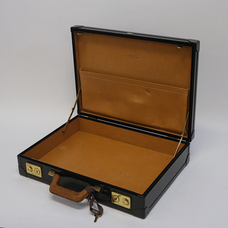 HERMÈS, ATTACHÉVÄSKA/ PORTFÖLJ, "ESPACE PM". på auktion hos Björnssons Auktionskammare