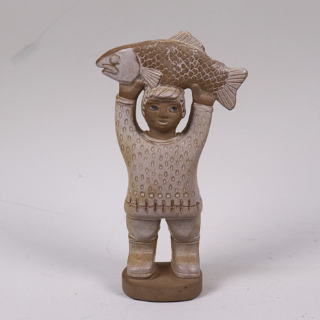 DOROTHY CLOUGH. figurin i keramik, "Paul", Upsala-Ekeby. på auktion hos Markus Auktioner