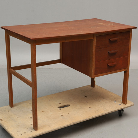 SKRIVBORD, teak, 1950/60-tal. på auktion hos Ekenbergs Auktioner