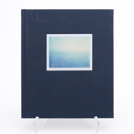 DAN ISAAC WALLINS "PACIFICO" I BEGRÄNSAD FÖRSTA UPPLAGAN, 2018 - SIGNERAD. på auktion hos Crafoord Auktioner Lund