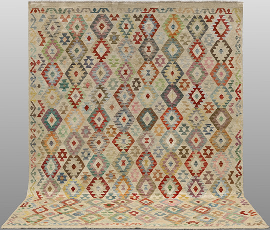 MATTA, "Kelim", 325 x 252 cm. på auktion hos Helsingborgs Auktionskammare