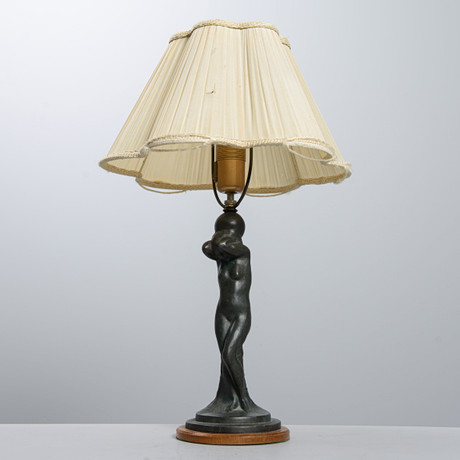 HALVAR FRISENDAHL. Bordslampa i patinerad metall, Swedish grace, 1910/20-tal. på auktion hos Formstad Auktioner