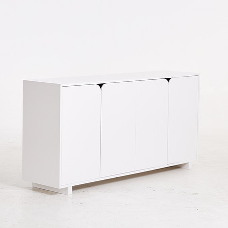 SIDEBOARD, "Vidja", design Eva Lilja Löwenhielm. på auktion hos Stockholms Auktionsverk Sickla