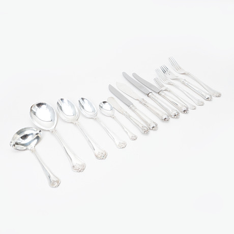 BESTICKUPPSÄTTNING, silver, 111 delar, "Sachsisk", bland annat Carl Hoff, Helsingborg Total vikt 5610 gram. på auktion hos Göteborgs Auktionsverk