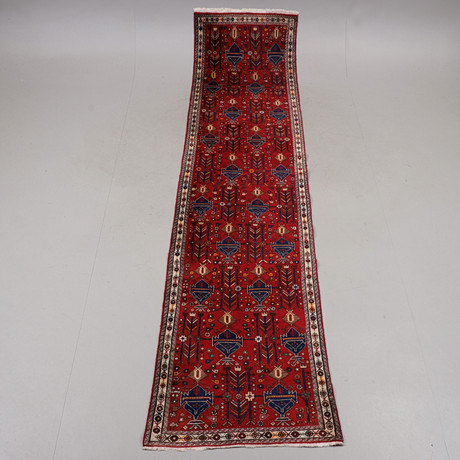MATTA, orientalisk, 413 x 93 cm. på auktion hos Växjö Auktionskammare